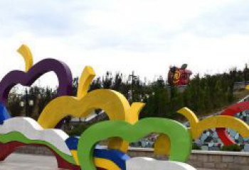 绵阳广场艺术：不锈钢抽象彩色苹果雕塑