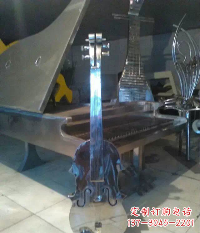 绵阳中领雕塑:优雅音乐之旅,为您带来不锈钢吉他景观雕塑!
