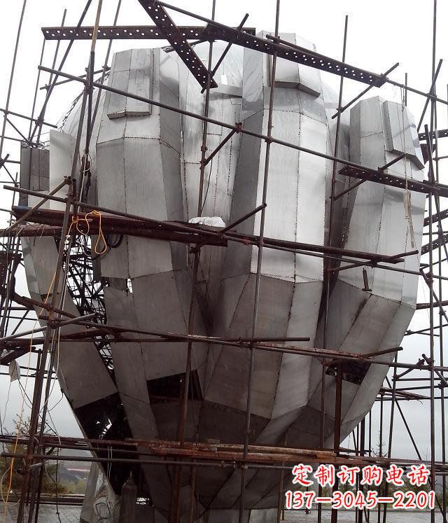 绵阳展现独特审美:不锈钢蟠桃大型景观雕塑