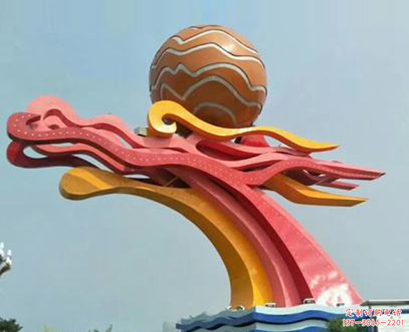 绵阳广场彩色不锈钢龙头雕塑