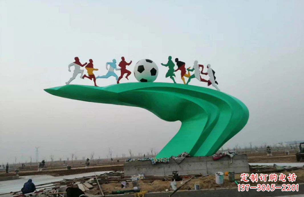 绵阳广场大型不锈钢踢足球运动雕塑