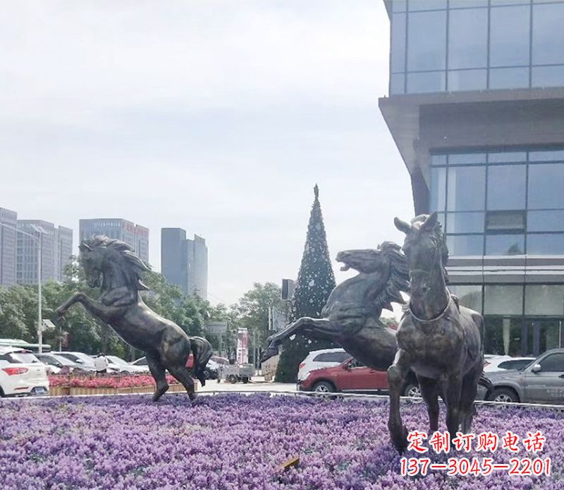 绵阳广场动物奔跑的马铜雕