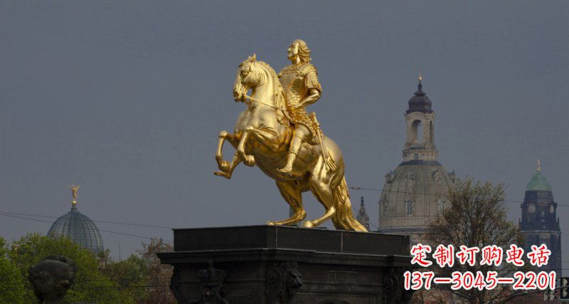 绵阳广场骑马的西方人物景观铜雕