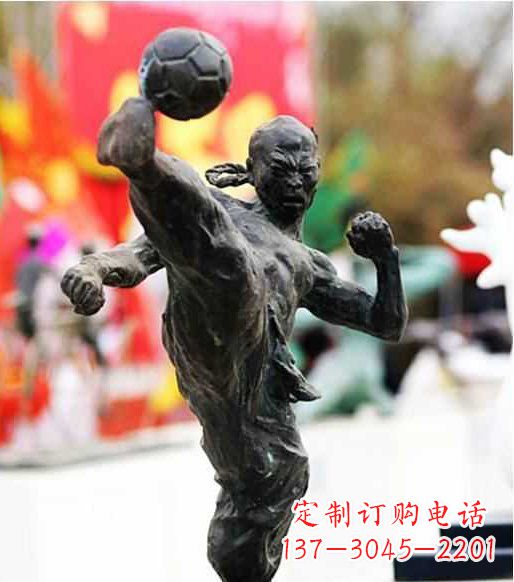 绵阳广场踢足球的人物铜雕