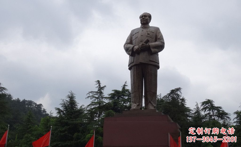 绵阳广场伟人毛泽东铜雕