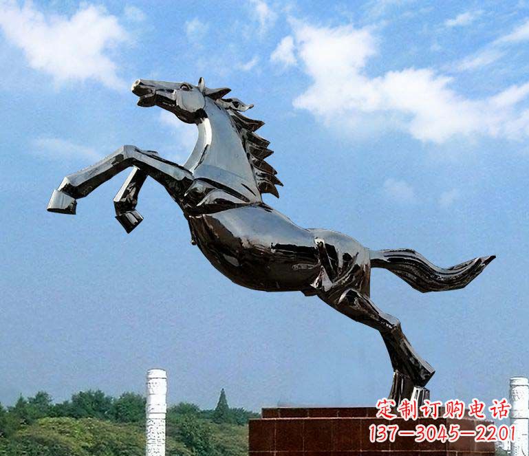 绵阳浑然天成的激情奔马雕塑