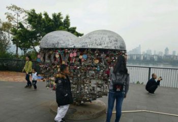绵阳不锈钢英文字母镂空景观雕塑