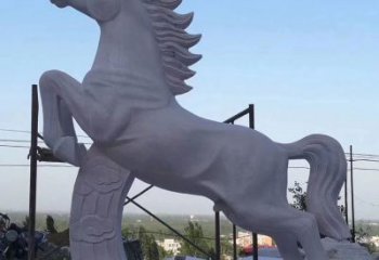 绵阳深受历史文化启发的铸铁祥云马雕是中领雕塑…