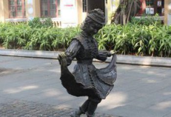 绵阳中领雕塑推出的爱舞的小少女铜雕，以少女跳…