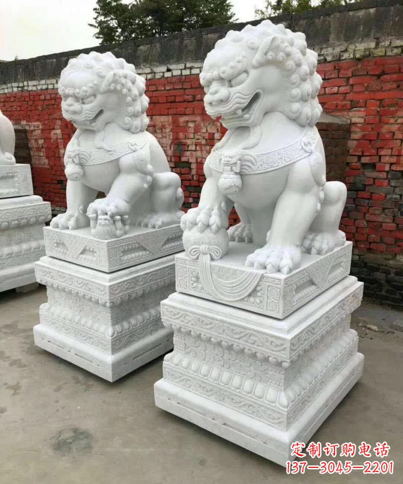 绵阳浪漫雕塑--汉白玉踩球镇宅狮子