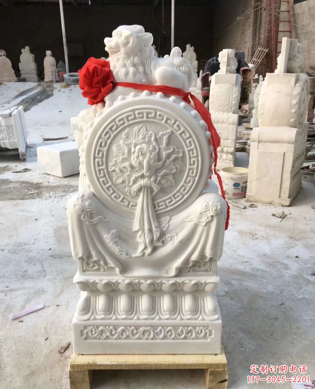 绵阳汉白玉招财狮子石门墩