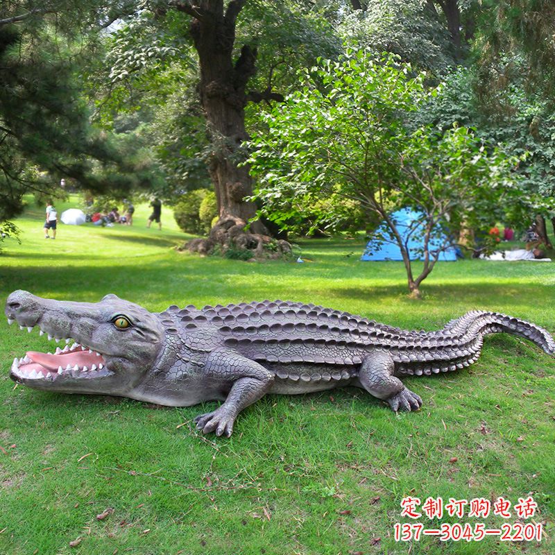 绵阳户外园林景观仿真玻璃钢鳄鱼雕塑公园水池装饰摆件