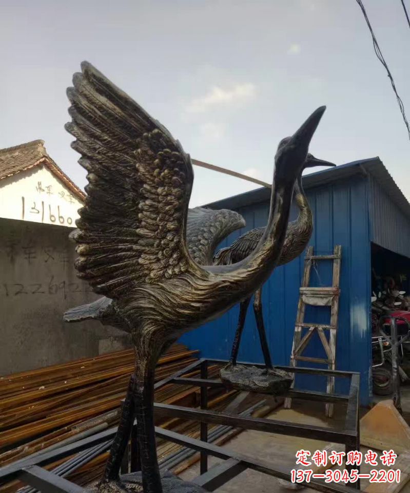 绵阳户外展翅仙鹤铜雕