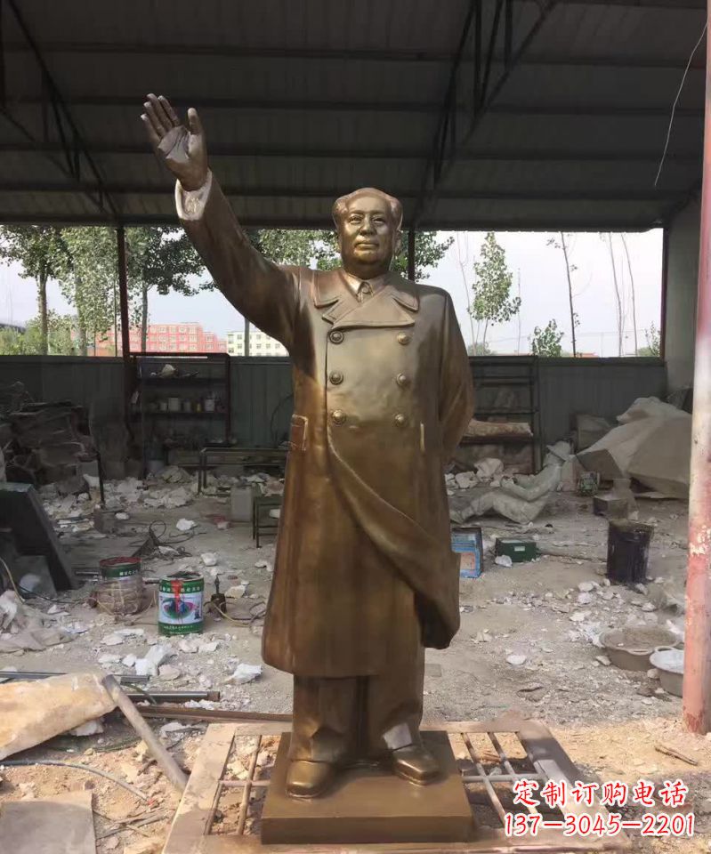 绵阳挥手毛主席人物雕塑
