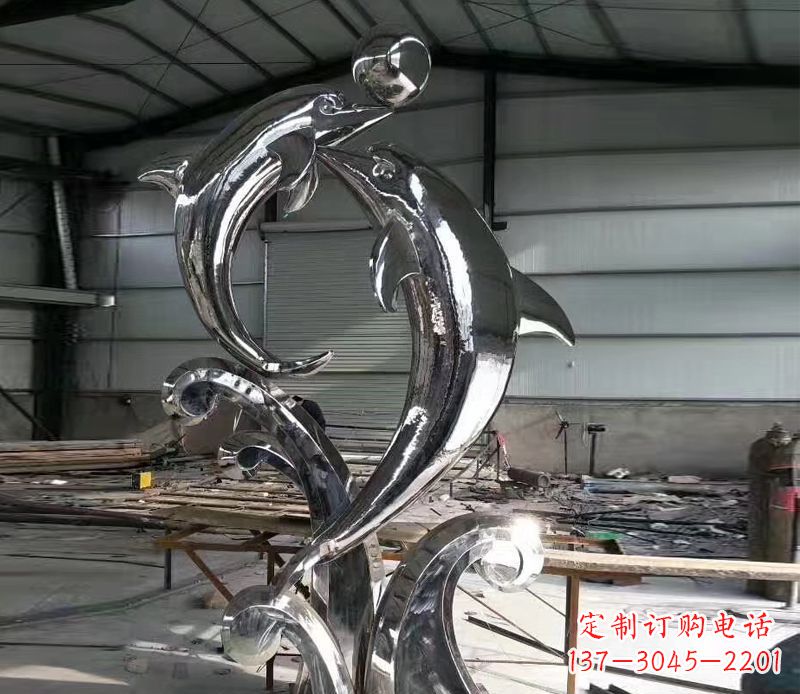 绵阳让你的空间被精美的海豚顶球雕塑点缀