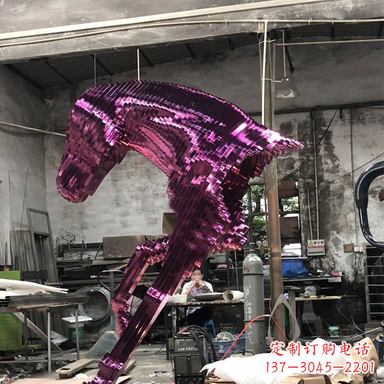 绵阳精心打造的不锈钢马头雕塑