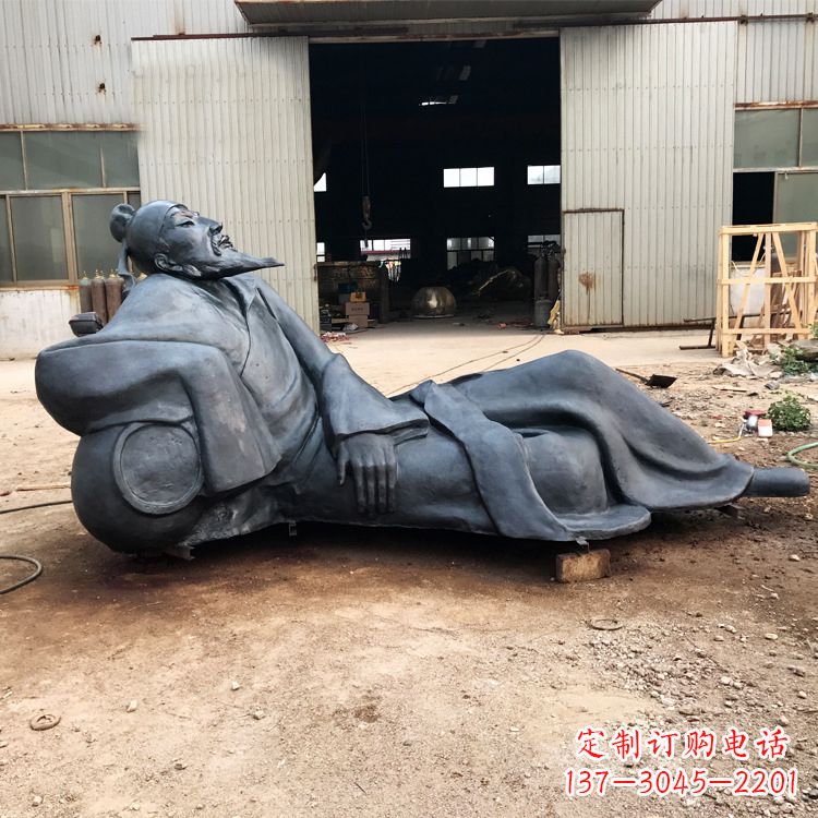 绵阳李白醉卧铜雕塑