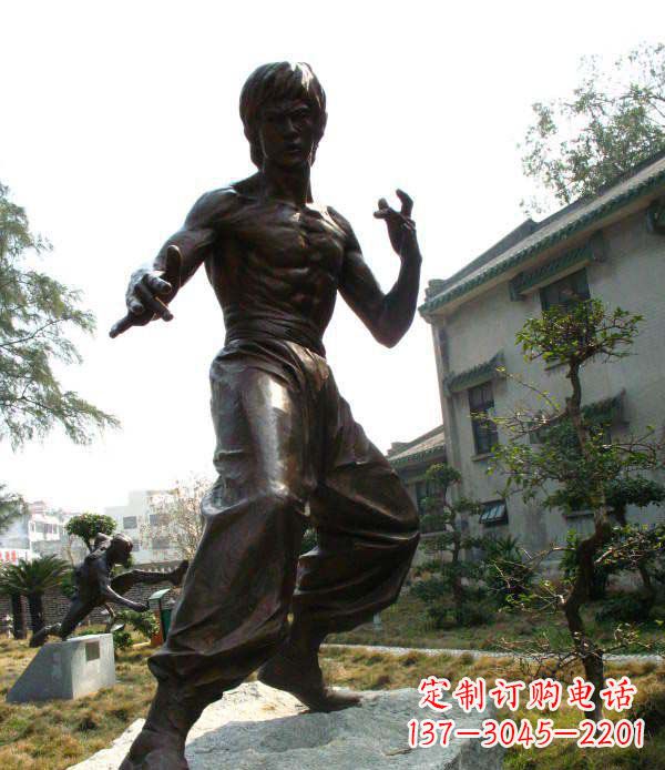 绵阳忠实再现李小龙公园名人铜雕