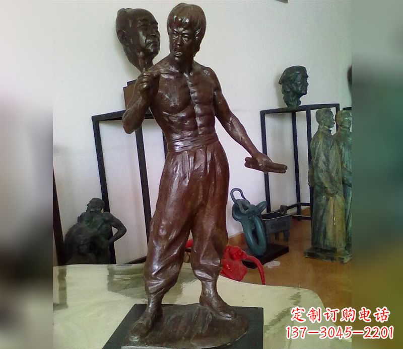绵阳经典传奇-李小龙铜雕塑