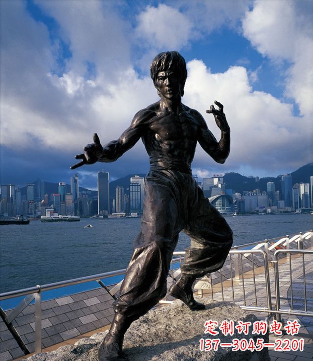 绵阳标题:李小龙铜雕,让传奇永存