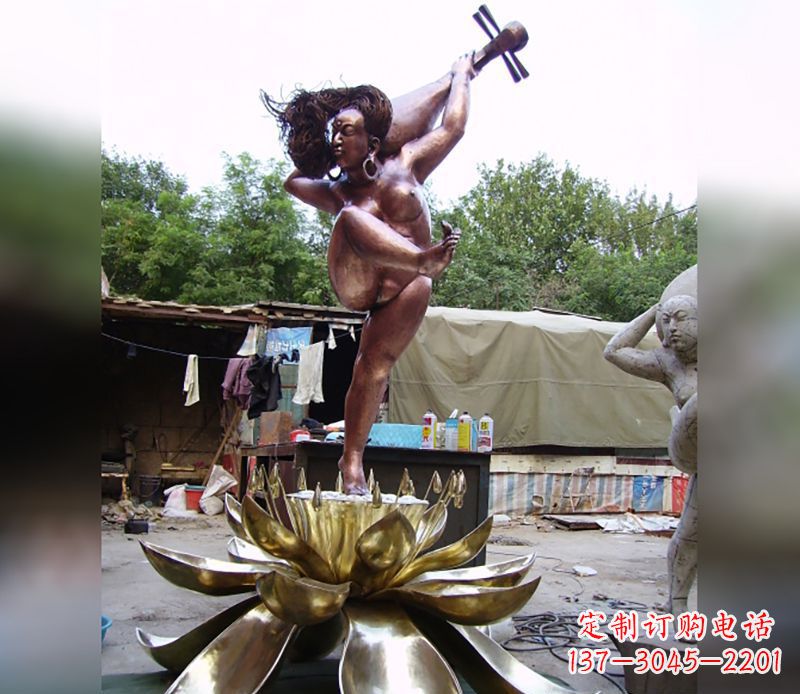绵阳如神般的精美莲花铜雕塑
