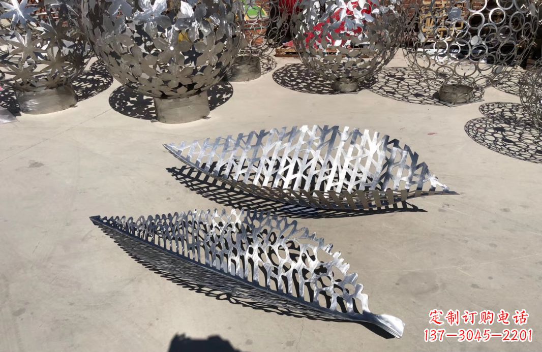 绵阳中领雕塑-树叶镂空景观雕塑