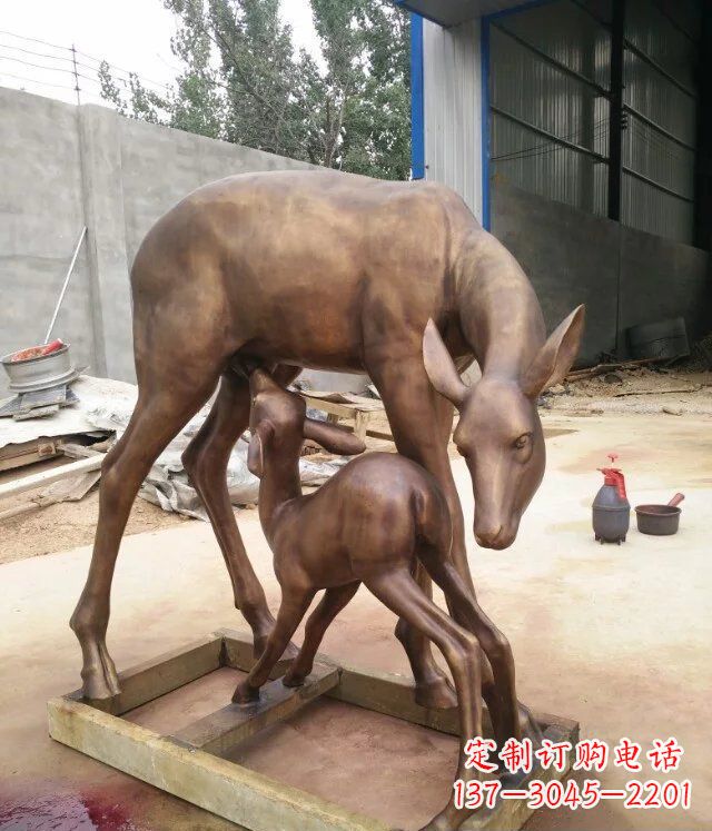 绵阳母子鹿公园动物铜雕——精美绝伦