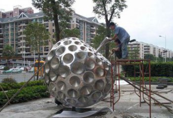 绵阳精心打造的街边苹果雕塑