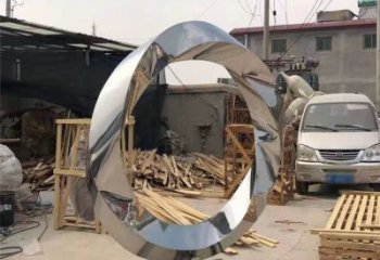 绵阳镜面不锈钢几何圆环雕塑，经典永恒之美