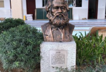 绵阳马克思铸铜头像雕塑，记录校园历史精彩