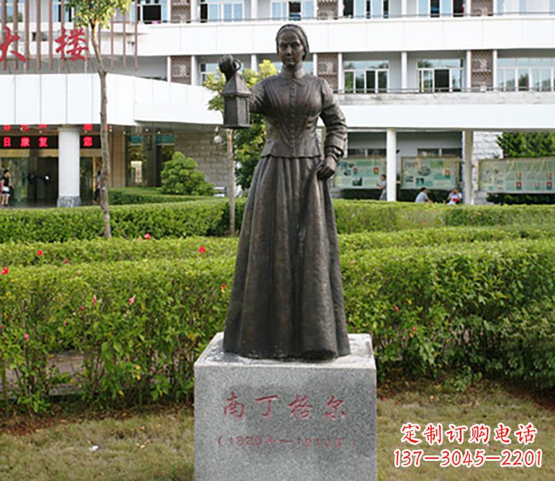 绵阳静谧中的南丁格尔铜雕