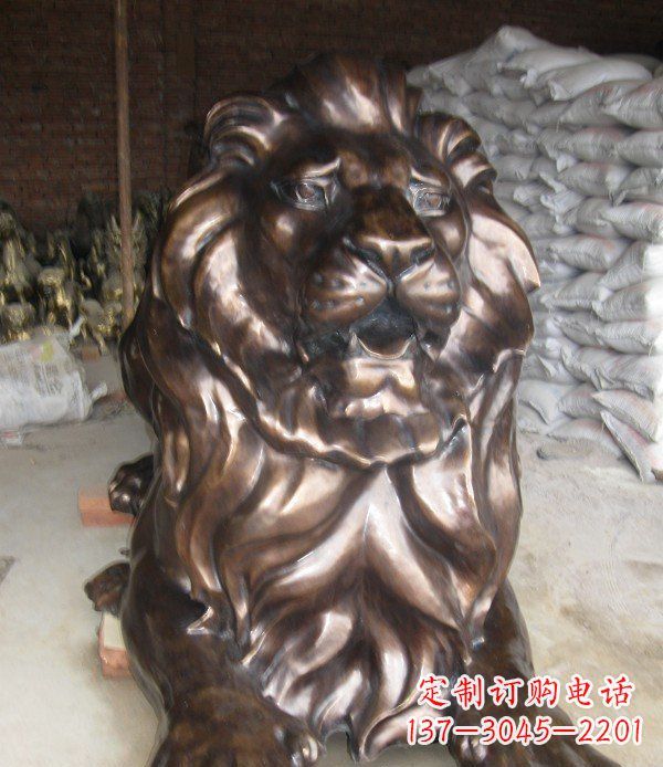 绵阳趴着的西洋狮子铜雕 (2)
