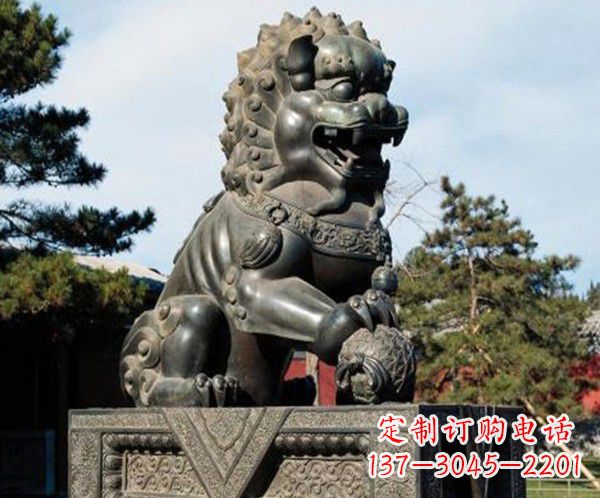 绵阳完美融合中西文化的铜狮子雕塑