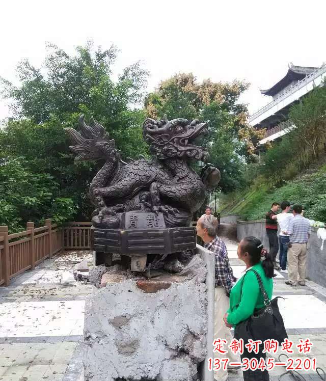 绵阳青龙神兽雕塑,神态凝重,气势磅礴