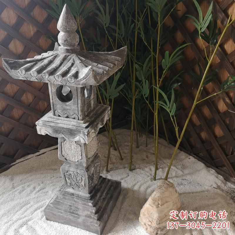 绵阳青石仿古灯笼雕塑是由中领雕塑定制的经典雕…