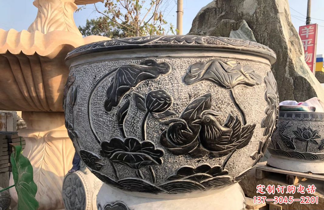 绵阳荷花浮雕鱼缸雕塑,让空间更加生机勃勃