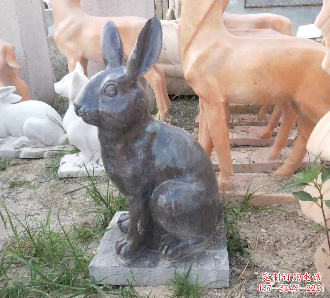绵阳青石公园兔子雕塑,实惠的艺术装点