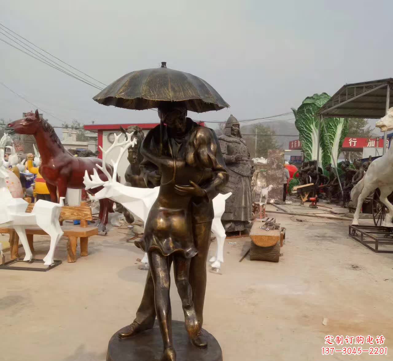 绵阳中领雕塑-情侣相拥铜雕,唤醒爱意
