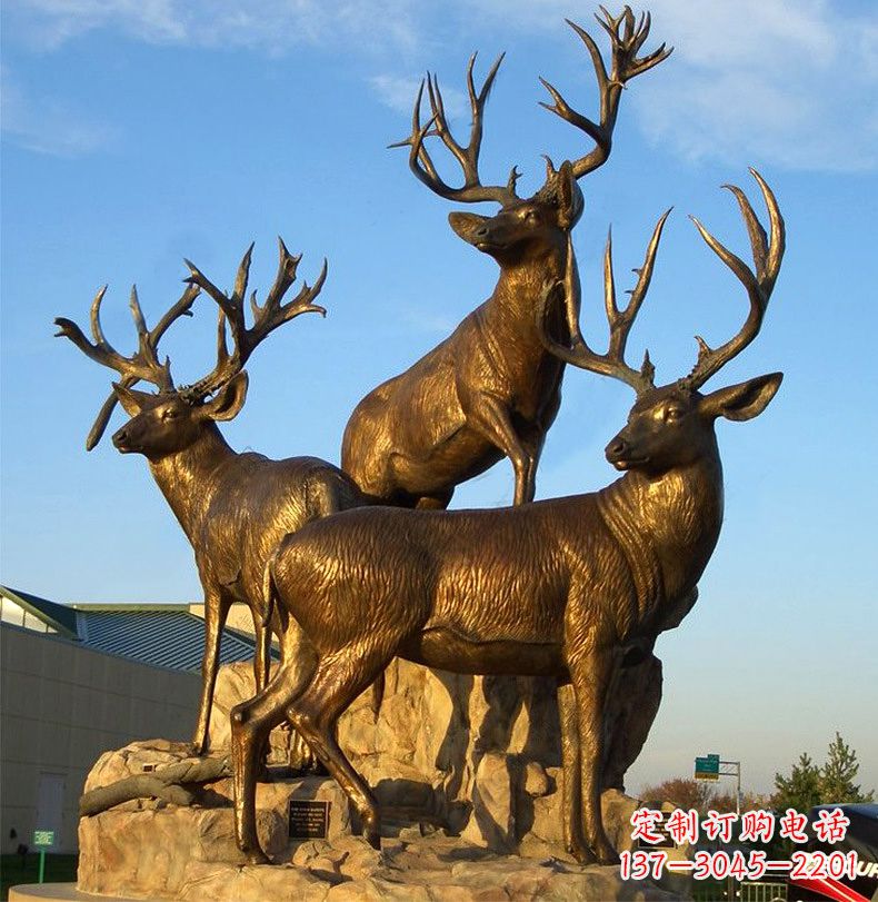 绵阳三鹿登高鹿景观铜雕,让你秀智慧雕刻艺术