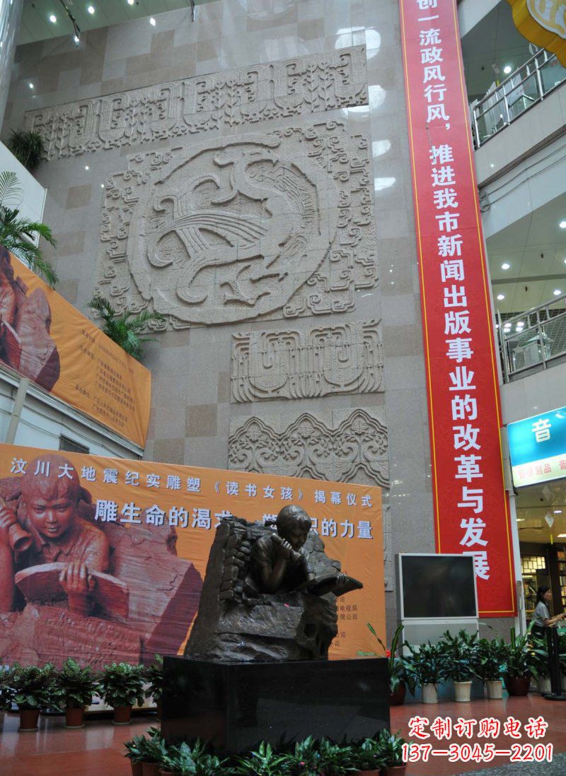 绵阳令人惊叹的小女孩景观铜雕