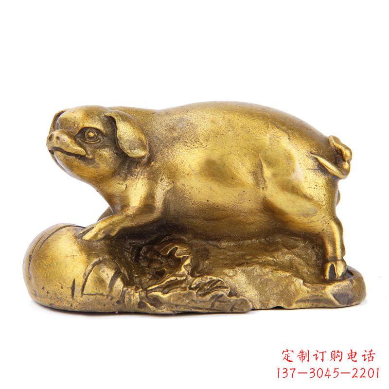 绵阳铸铜鎏金猪雕塑时尚炫彩,精致温馨