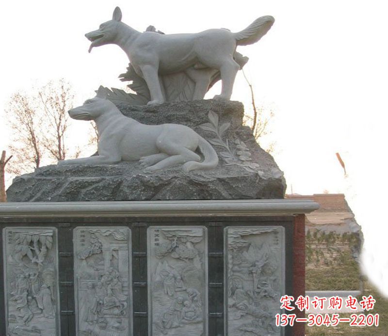 绵阳体现艺术灵感的两只狗公园动物雕塑