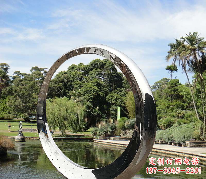 绵阳水景不锈钢镜面圆环雕塑