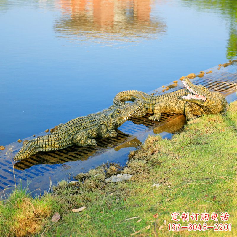 绵阳水景装饰仿真动物雕塑,玻璃钢鳄鱼动物雕塑摆件