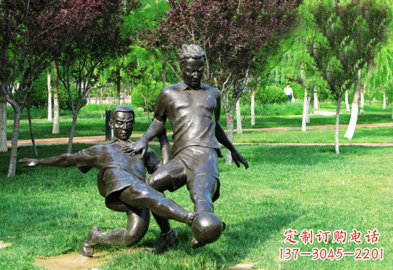 绵阳踢足球的人物铜雕222