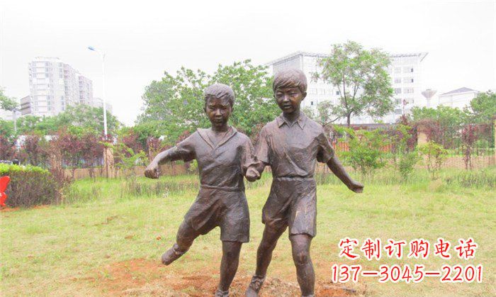 绵阳踢足球公园人物铜雕 (2)