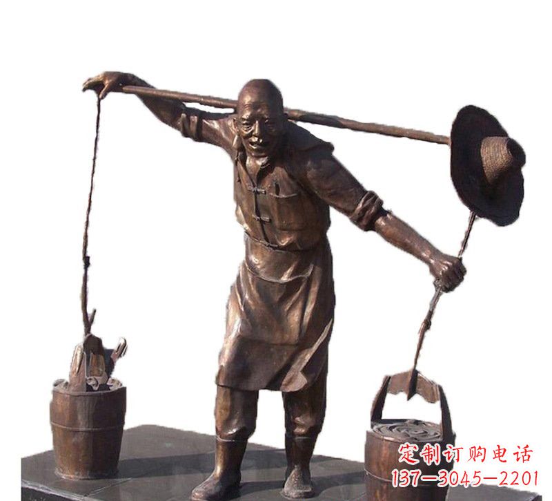 绵阳挑扁担的老人铜雕