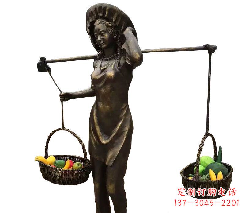 绵阳挑着蔬果的女人铜雕