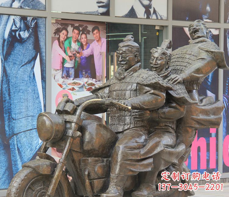 绵阳铜雕步行街骑摩托人物雕塑