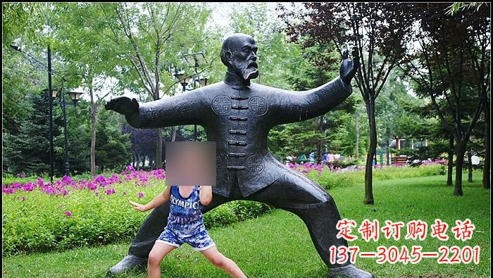 绵阳铜雕打太极拳的老人